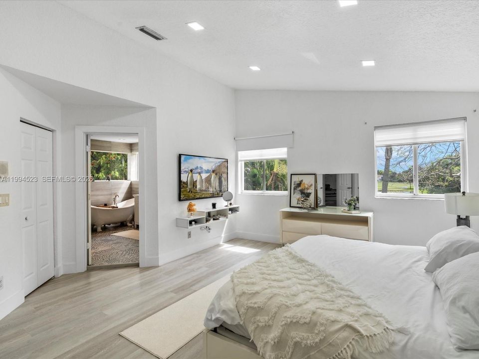 For Sale: $1,300,000 (4 beds, 3 baths, 2513 Square Feet)