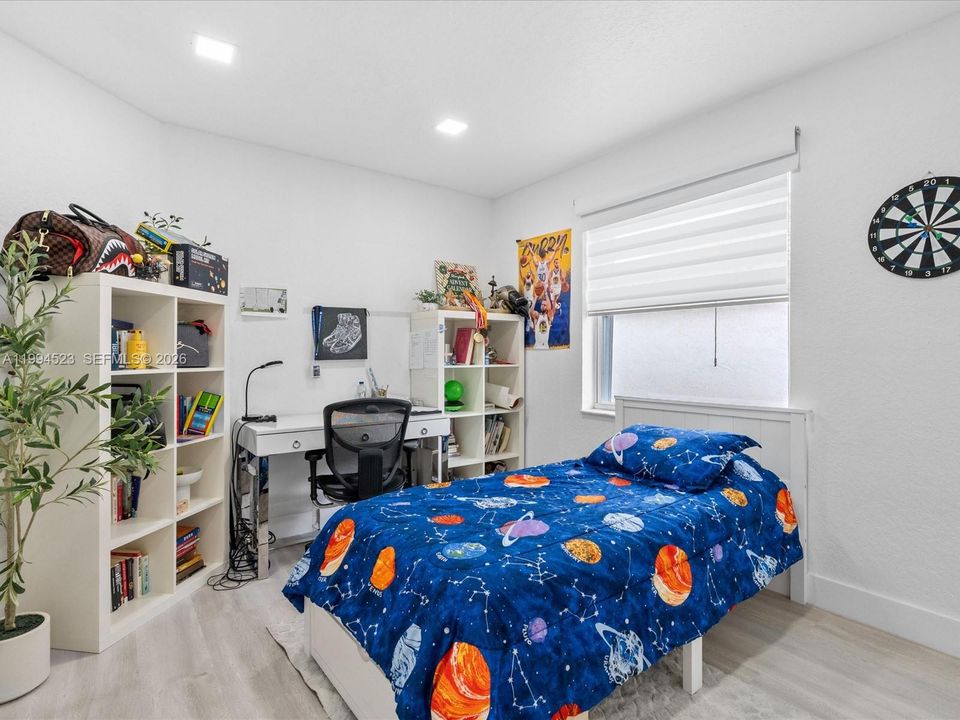 For Sale: $1,300,000 (4 beds, 3 baths, 2513 Square Feet)