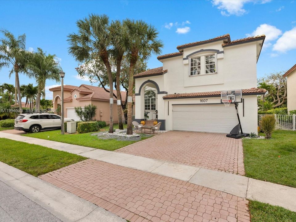 For Sale: $1,300,000 (4 beds, 3 baths, 2513 Square Feet)