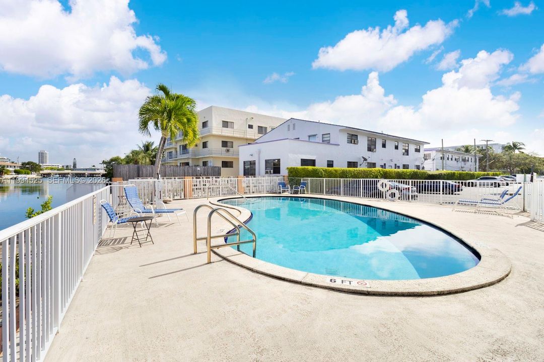 Active With Contract: $2,500 (2 beds, 2 baths, 1064 Square Feet)