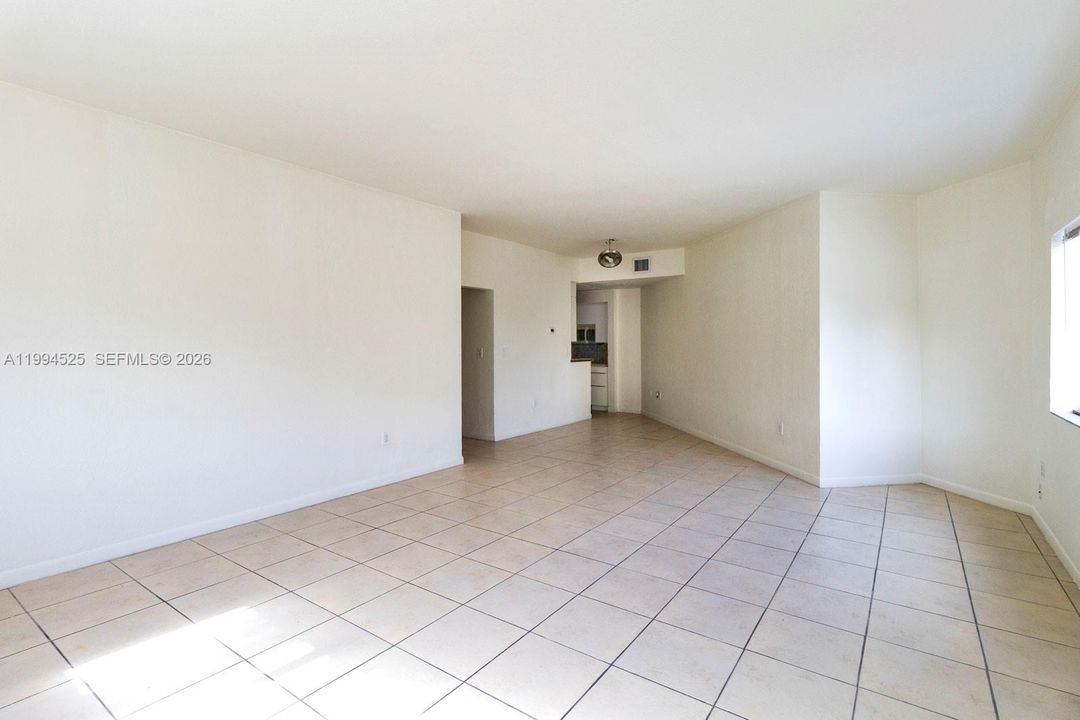 Active With Contract: $2,500 (2 beds, 2 baths, 1064 Square Feet)