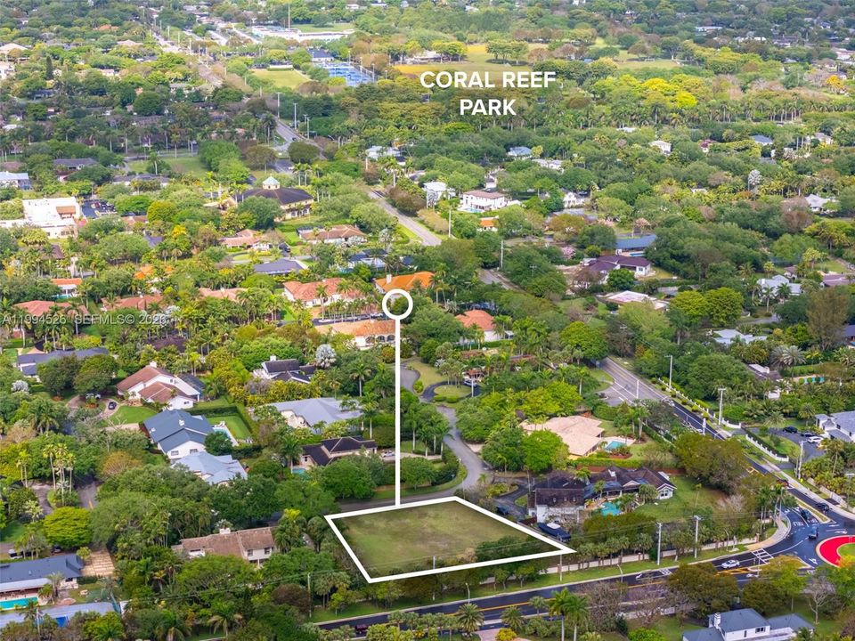 En Venta: $1,399,000 (0.71 acres)