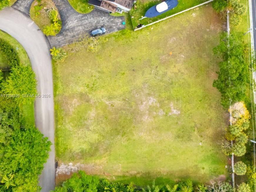 En Venta: $1,399,000 (0.71 acres)