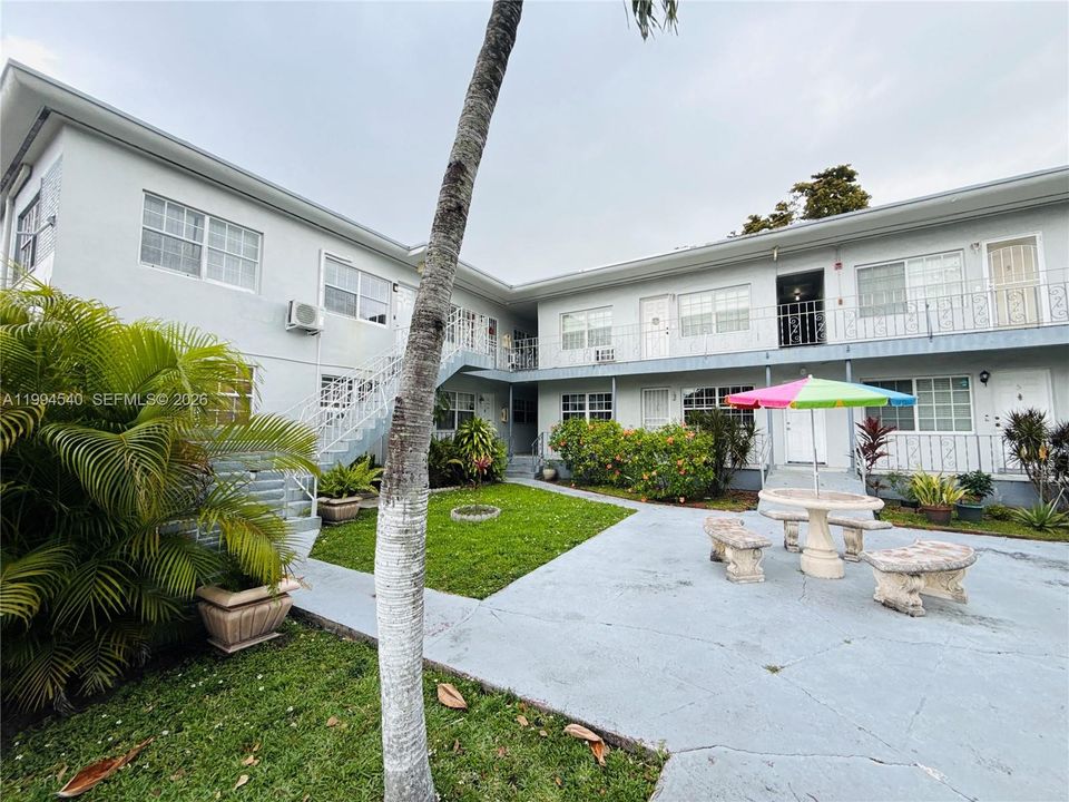 For Sale: $210,000 (1 beds, 1 baths, 460 Square Feet)