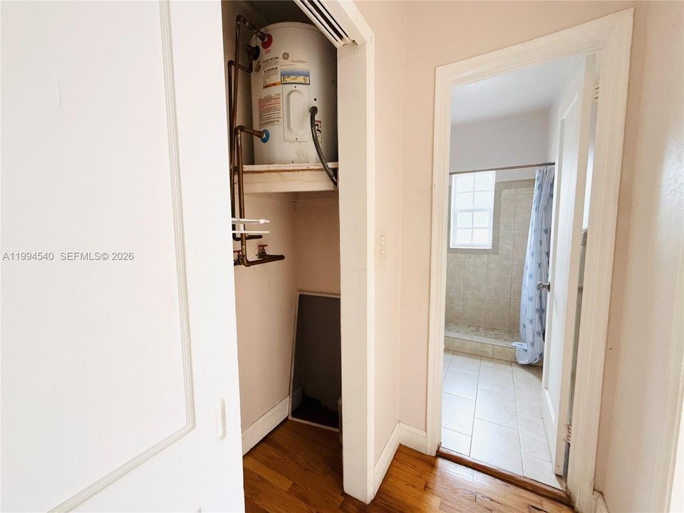 For Sale: $210,000 (1 beds, 1 baths, 460 Square Feet)
