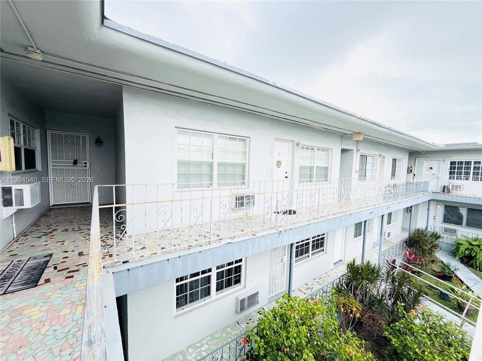 For Sale: $210,000 (1 beds, 1 baths, 460 Square Feet)