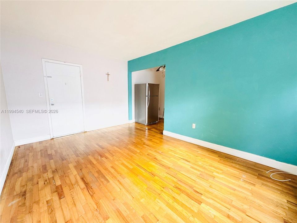 For Sale: $210,000 (1 beds, 1 baths, 460 Square Feet)