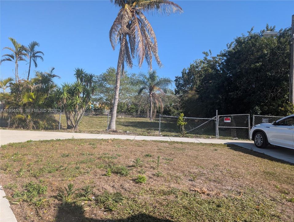 En Venta: $600,000 (0.23 acres)