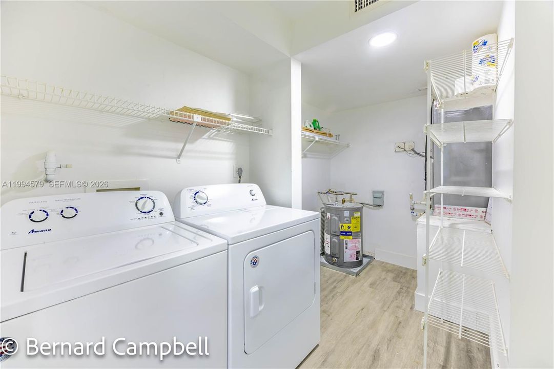 Activo con contrato: $190,000 (2 camas, 2 baños, 1370 Pies cuadrados)