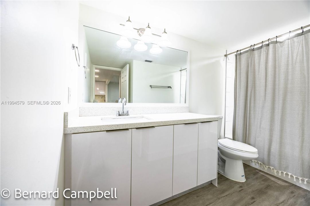 Activo con contrato: $190,000 (2 camas, 2 baños, 1370 Pies cuadrados)