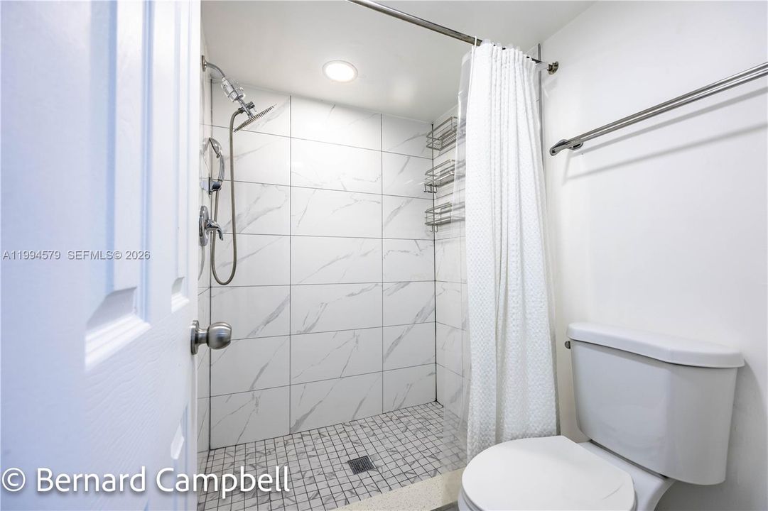 Activo con contrato: $190,000 (2 camas, 2 baños, 1370 Pies cuadrados)