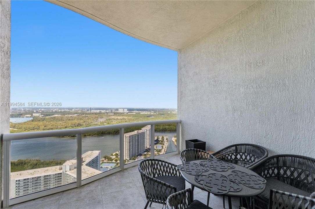 For Sale: $2,650,000 (3 beds, 3 baths, 2558 Square Feet)
