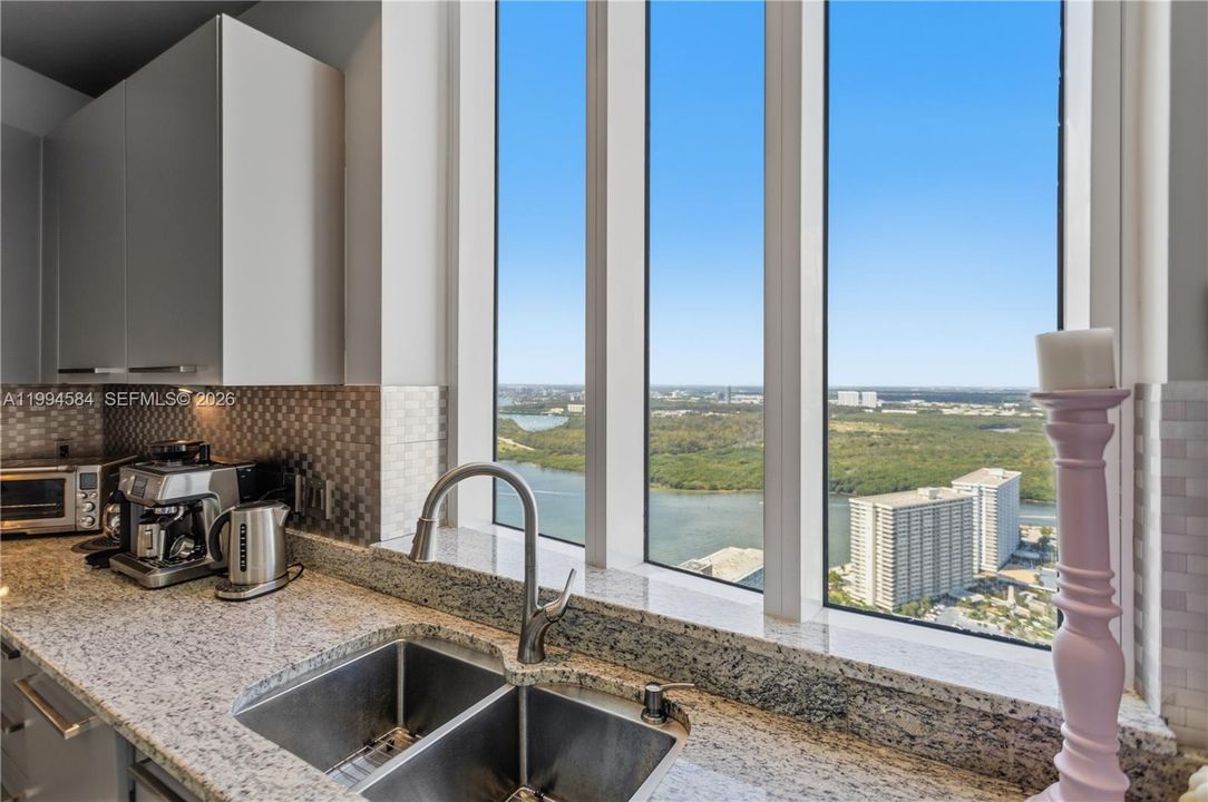 For Sale: $2,650,000 (3 beds, 3 baths, 2558 Square Feet)
