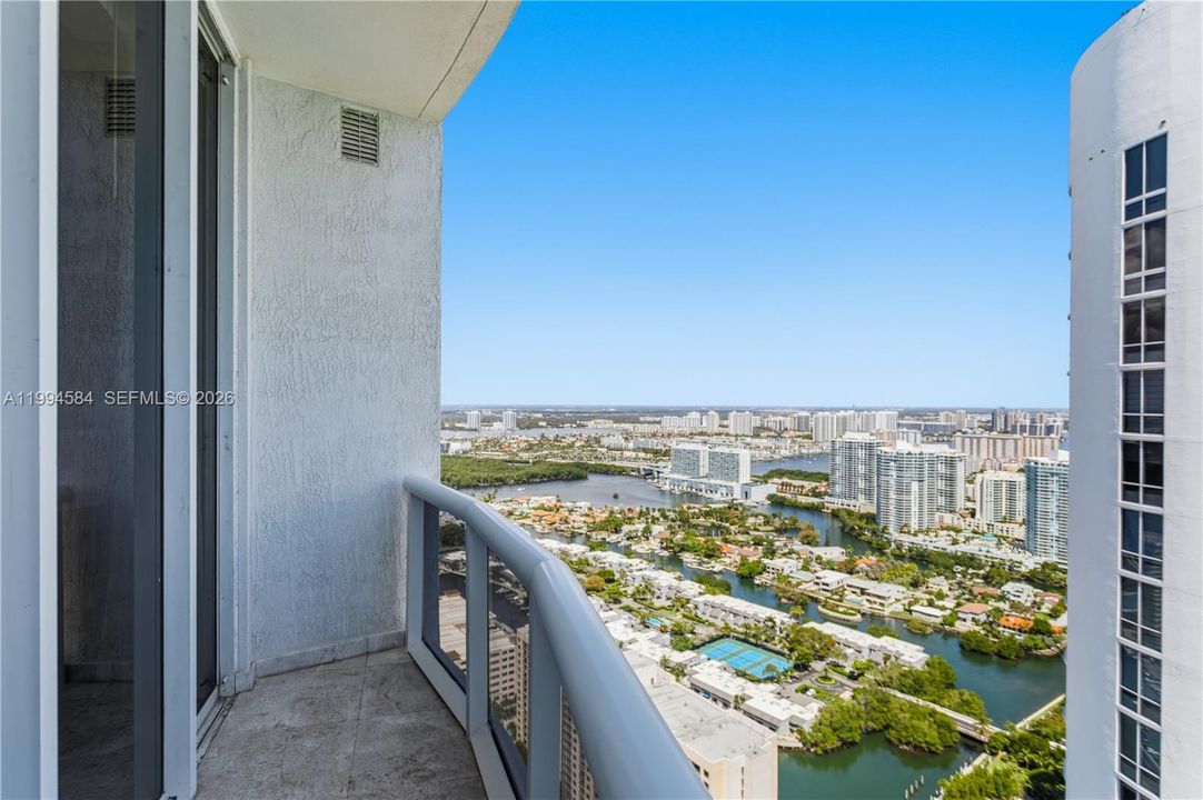 For Sale: $2,650,000 (3 beds, 3 baths, 2558 Square Feet)
