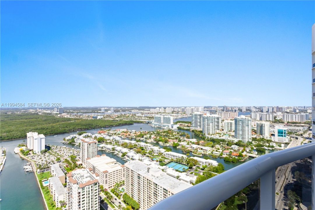For Sale: $2,650,000 (3 beds, 3 baths, 2558 Square Feet)