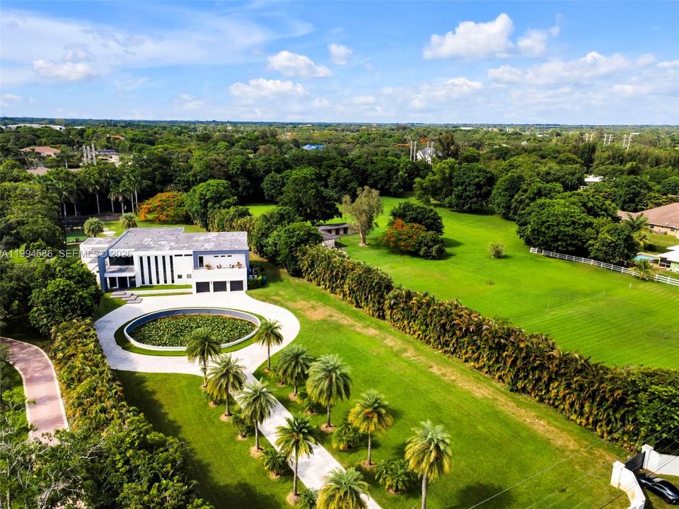 For Sale: $5,395,000 (6 beds, 7 baths, 8088 Square Feet)