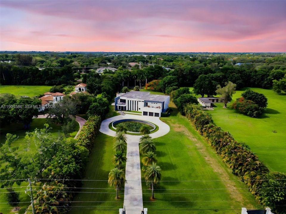 For Sale: $5,395,000 (6 beds, 7 baths, 8088 Square Feet)