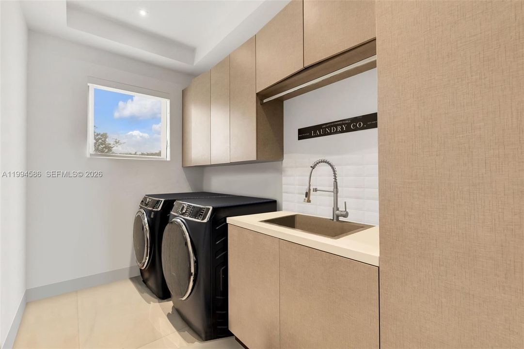For Sale: $5,395,000 (6 beds, 7 baths, 8088 Square Feet)