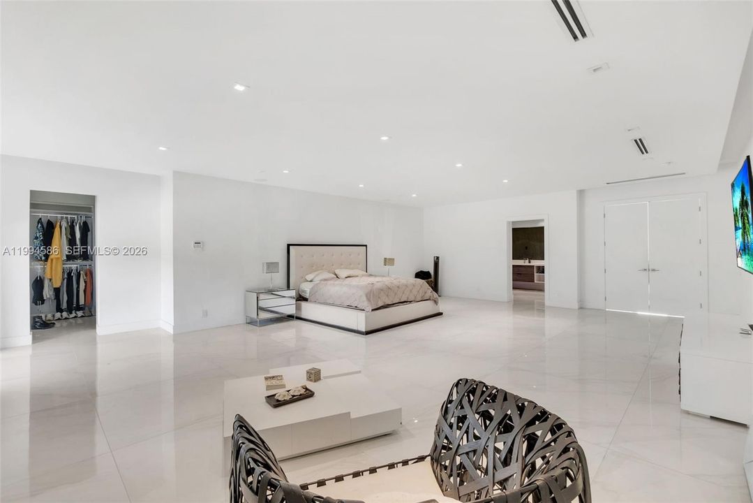 For Sale: $5,395,000 (6 beds, 7 baths, 8088 Square Feet)