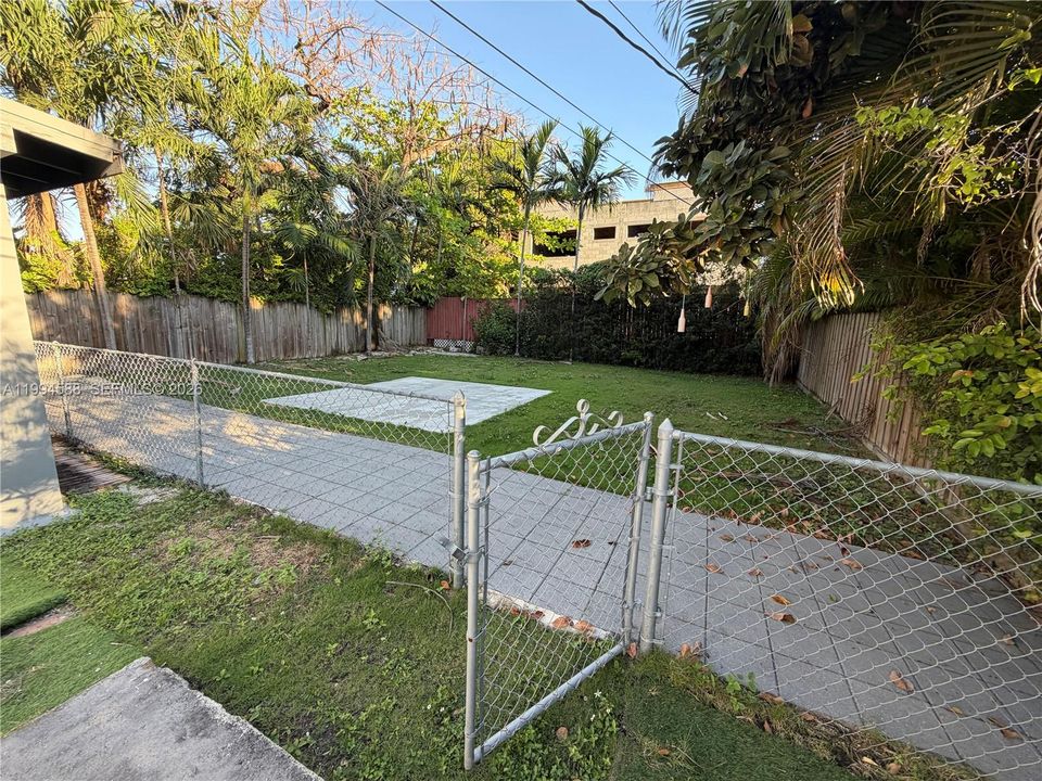 For Sale: $750,000 (2 beds, 2 baths, 1520 Square Feet)
