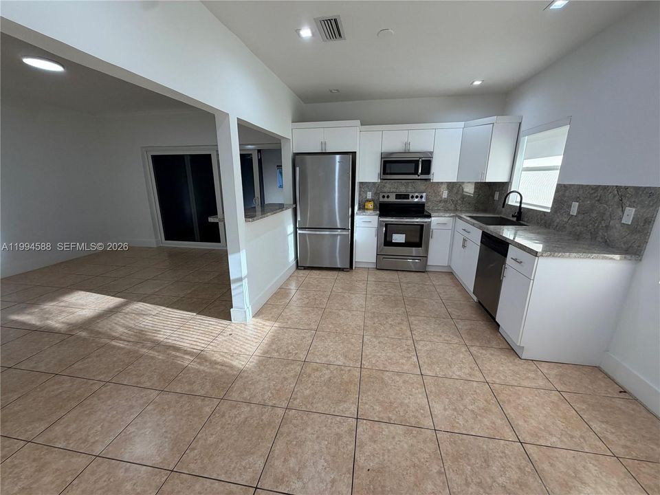 For Sale: $750,000 (2 beds, 2 baths, 1520 Square Feet)