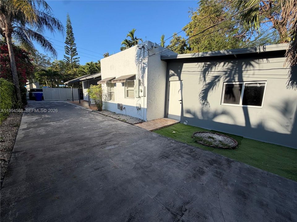 For Sale: $750,000 (2 beds, 2 baths, 1520 Square Feet)