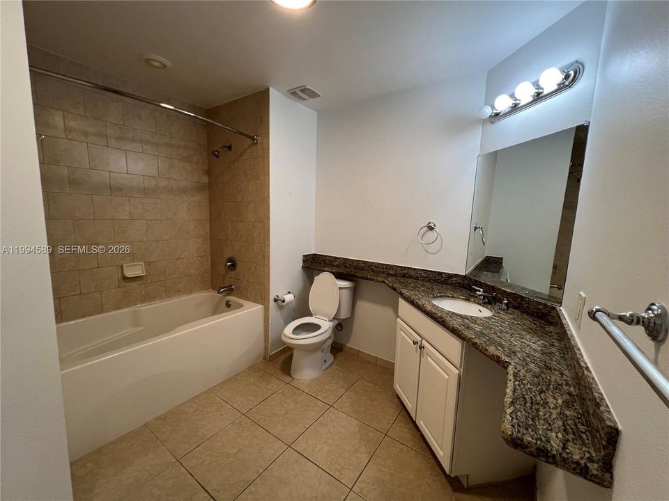 For Sale: $290,000 (1 beds, 1 baths, 836 Square Feet)
