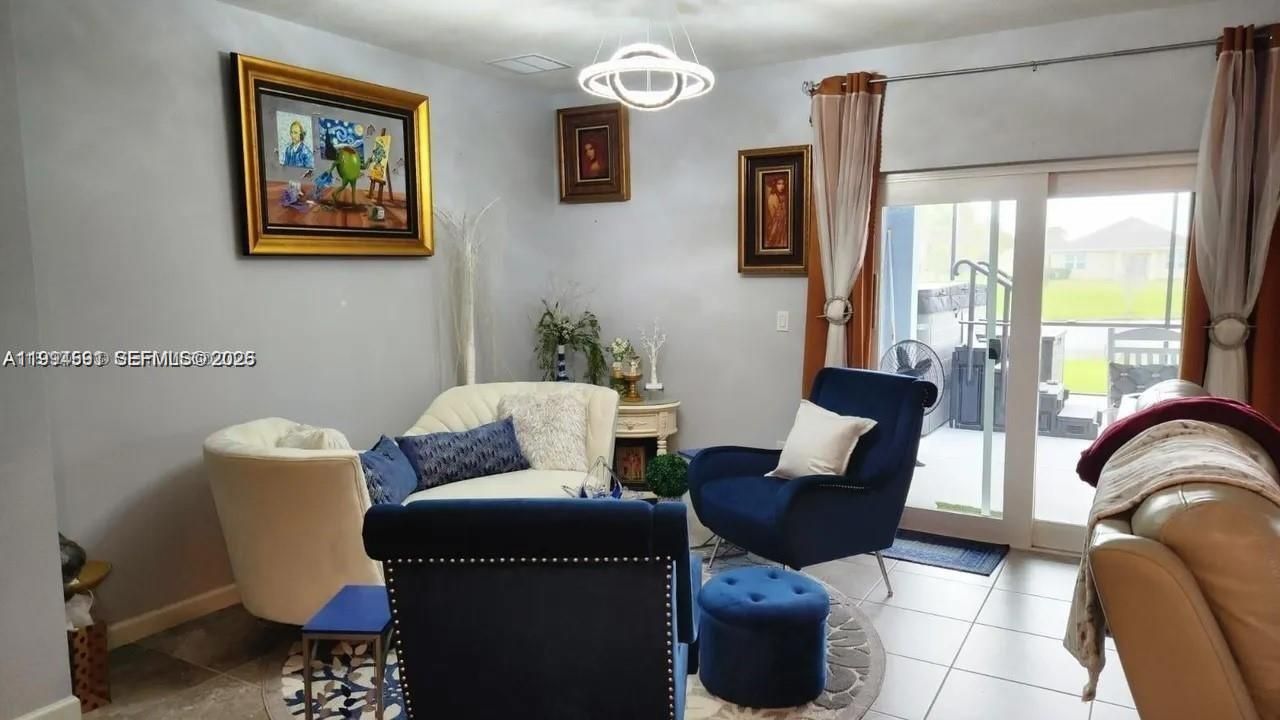 For Sale: $409,000 (4 beds, 2 baths, 1934 Square Feet)