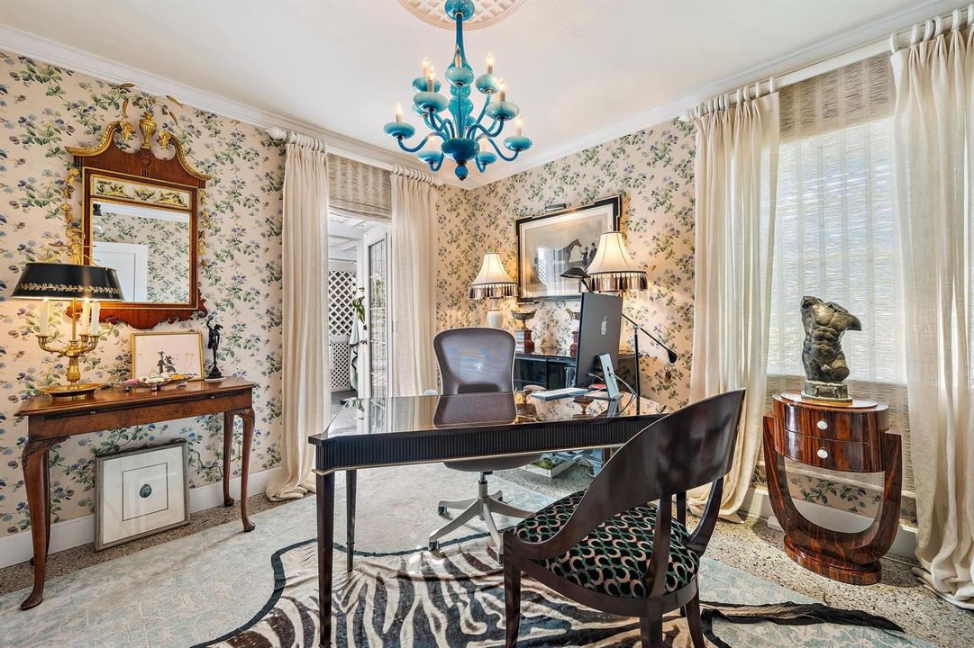 Office/2nd bedroom
