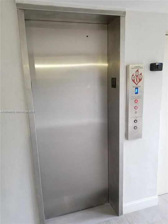 Active With Contract: $1,800 (1 beds, 1 baths, 665 Square Feet)