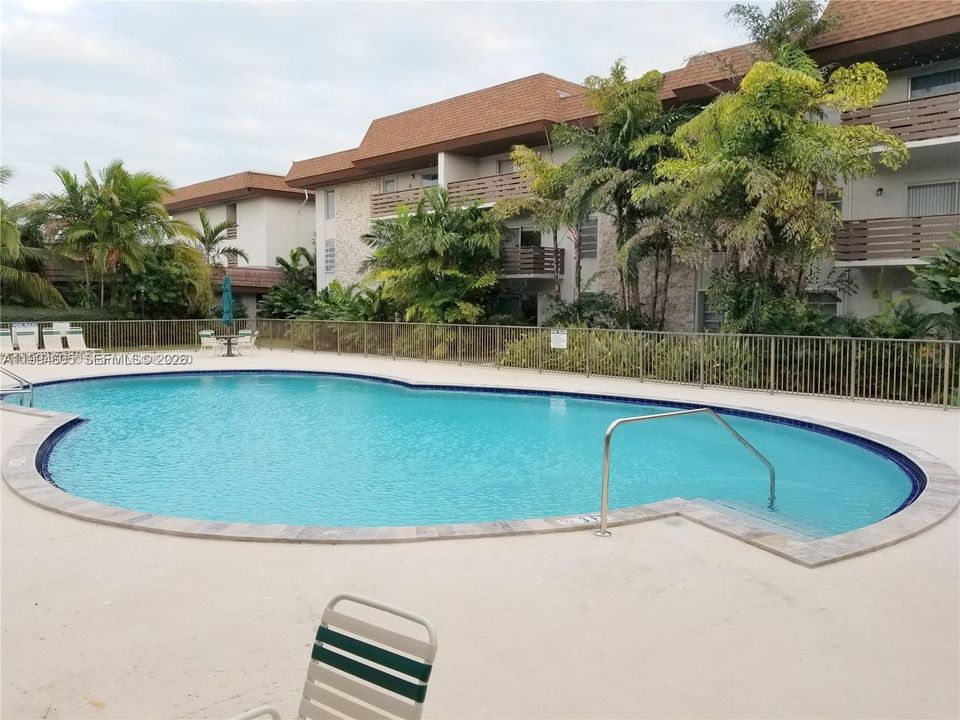 Active With Contract: $1,800 (1 beds, 1 baths, 665 Square Feet)