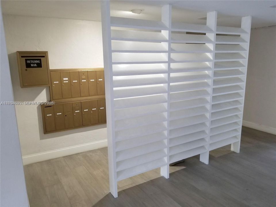 Active With Contract: $1,800 (1 beds, 1 baths, 665 Square Feet)