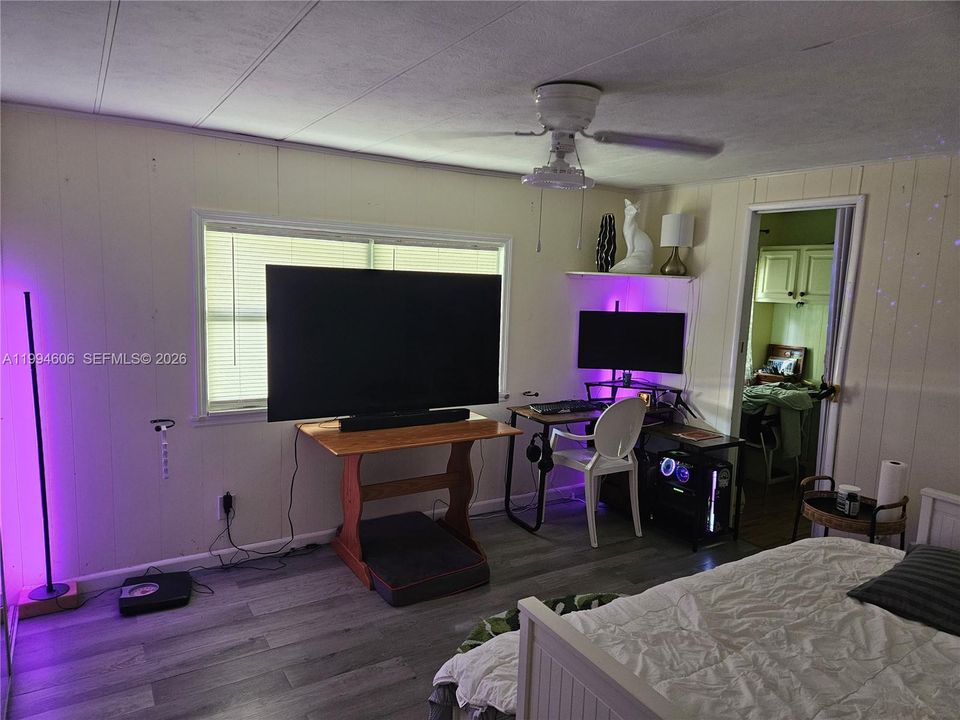 2nd bedroom