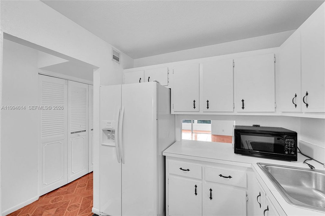 For Sale: $78,000 (1 beds, 1 baths, 768 Square Feet)