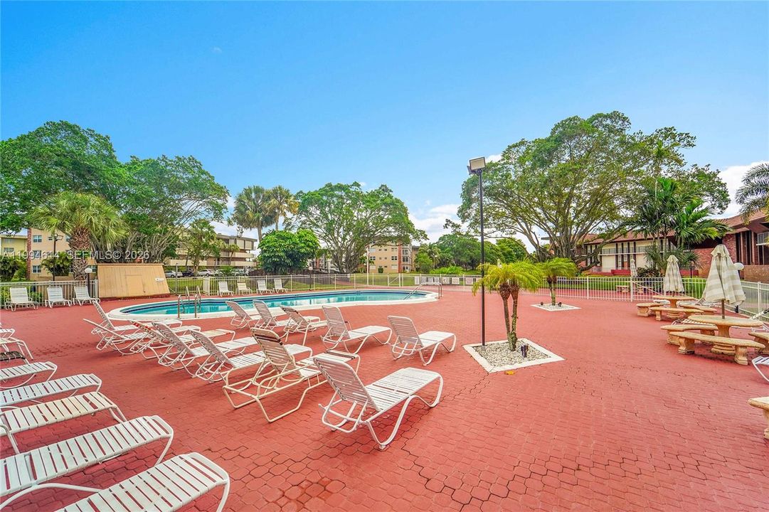 For Sale: $78,000 (1 beds, 1 baths, 768 Square Feet)