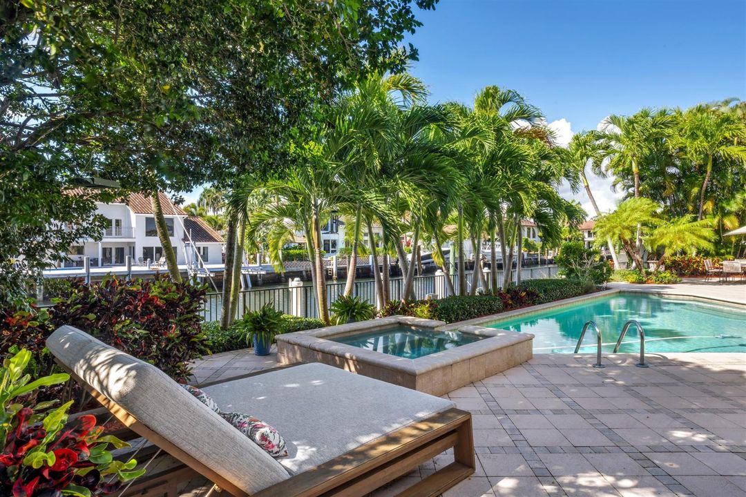 POOL_SEATING_TO_VIEW_EB