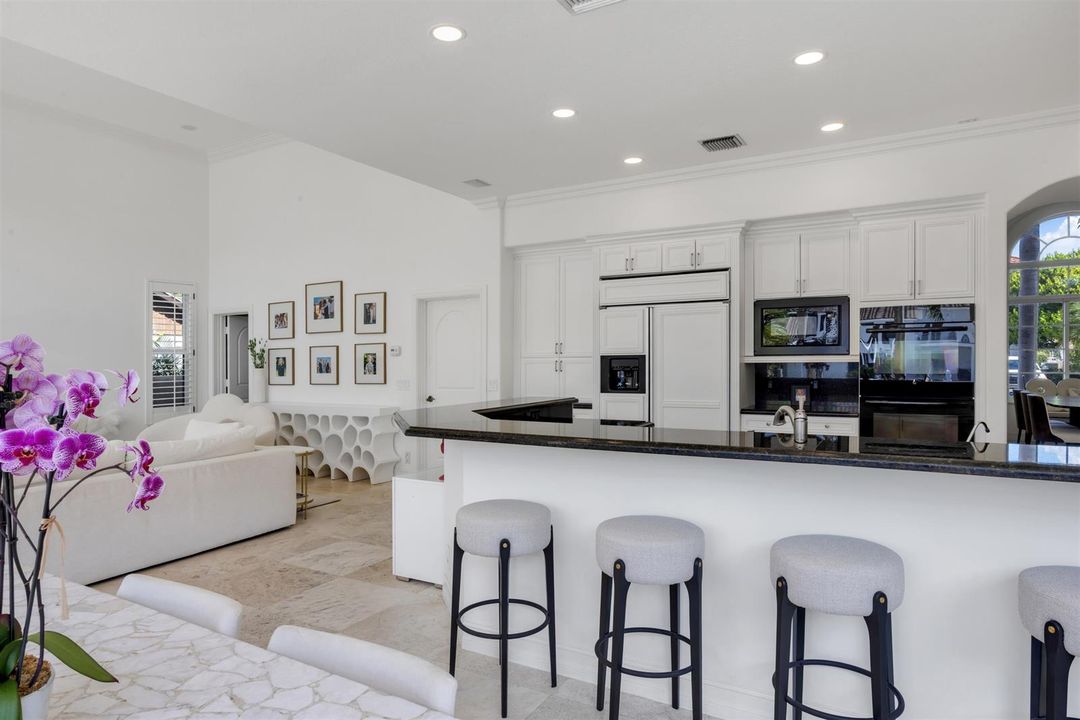 KITCHEN_ANGLE_LOOKING_IN_EB