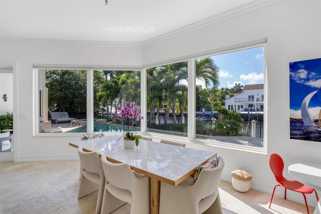 BREAKFAST_NOOK_LOOKING_OUT_EB