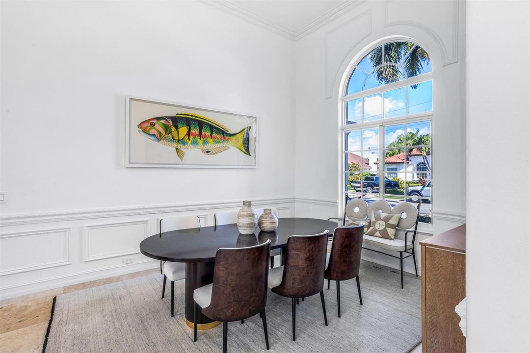 DINING_ANGLE_EB
