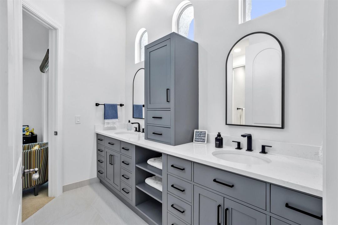 BATHROOM_2_ANGLE_EB