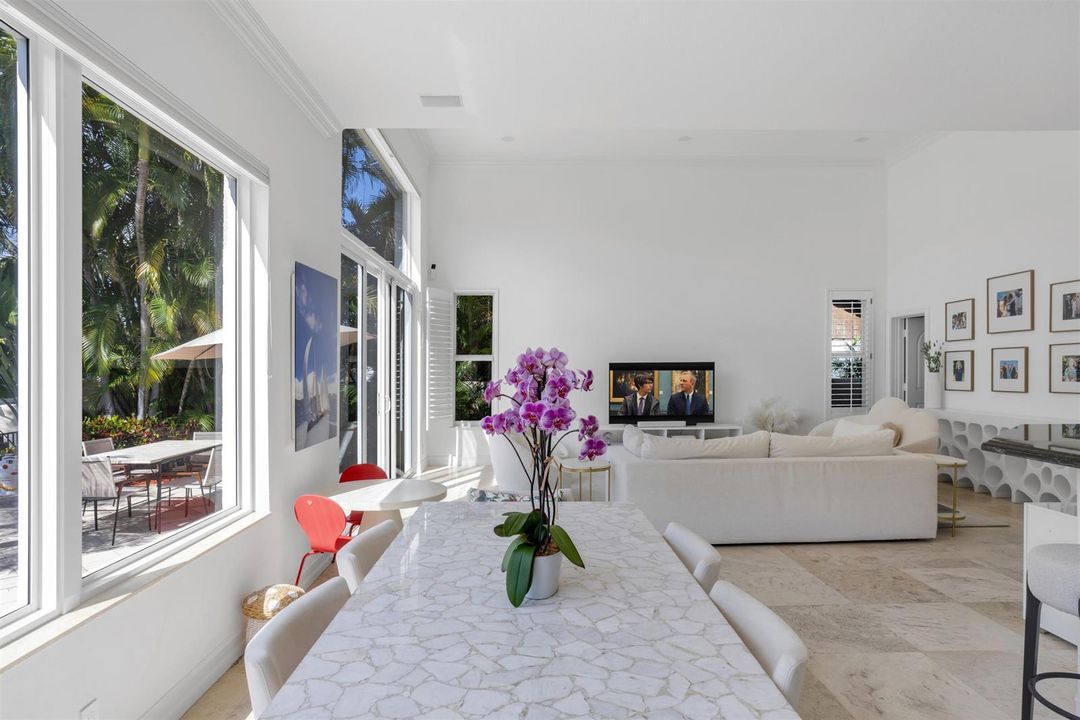 BREAKFAST_NOOK_STRAIGHT_EB
