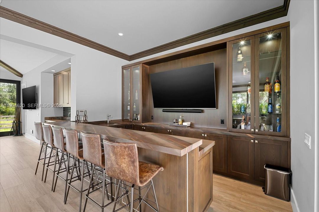 For Sale: $26,495,000 (6 beds, 6 baths, 11189 Square Feet)