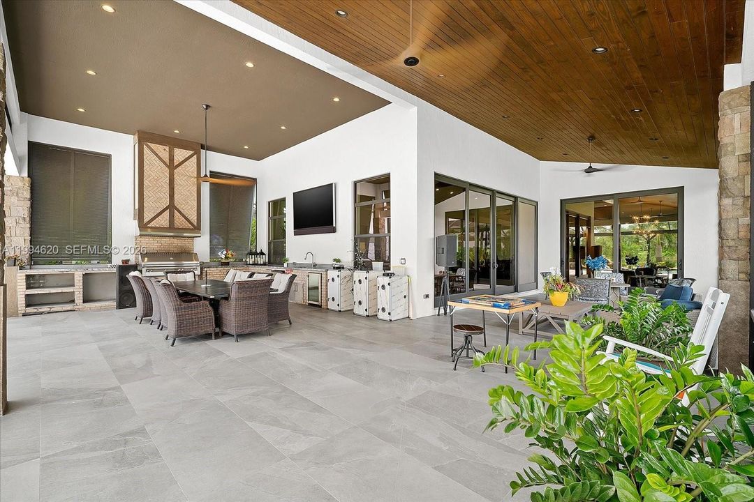 For Sale: $26,495,000 (6 beds, 6 baths, 11189 Square Feet)