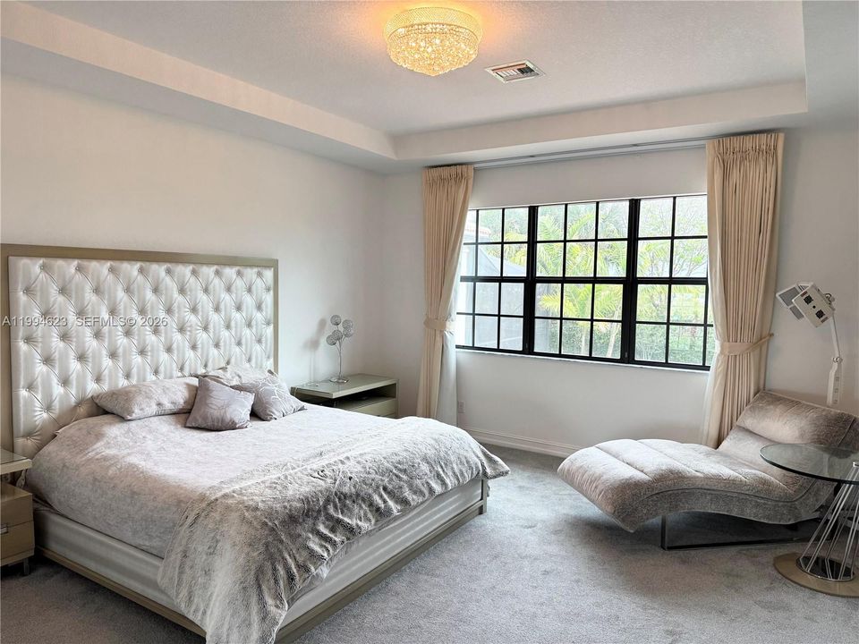 Recientemente alquilado: $7,000 (4 camas, 4 baños, 3002 Pies cuadrados)