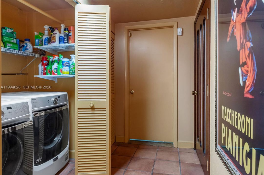 На продажу: $1,850,000 (5 спален, 5 ванн, 4685 Квадратных фут)