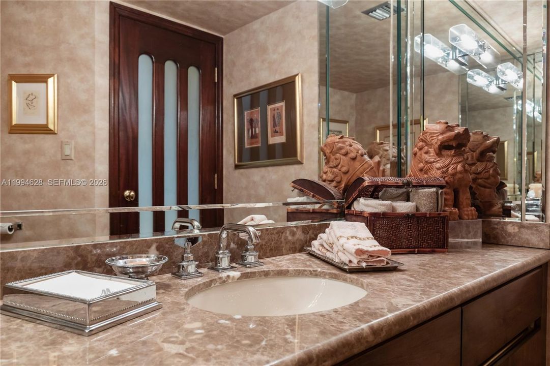 На продажу: $1,850,000 (5 спален, 5 ванн, 4685 Квадратных фут)