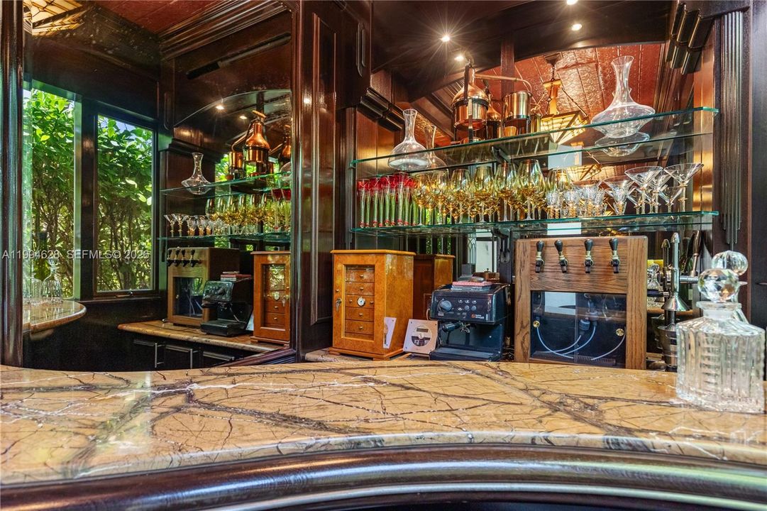 На продажу: $1,850,000 (5 спален, 5 ванн, 4685 Квадратных фут)