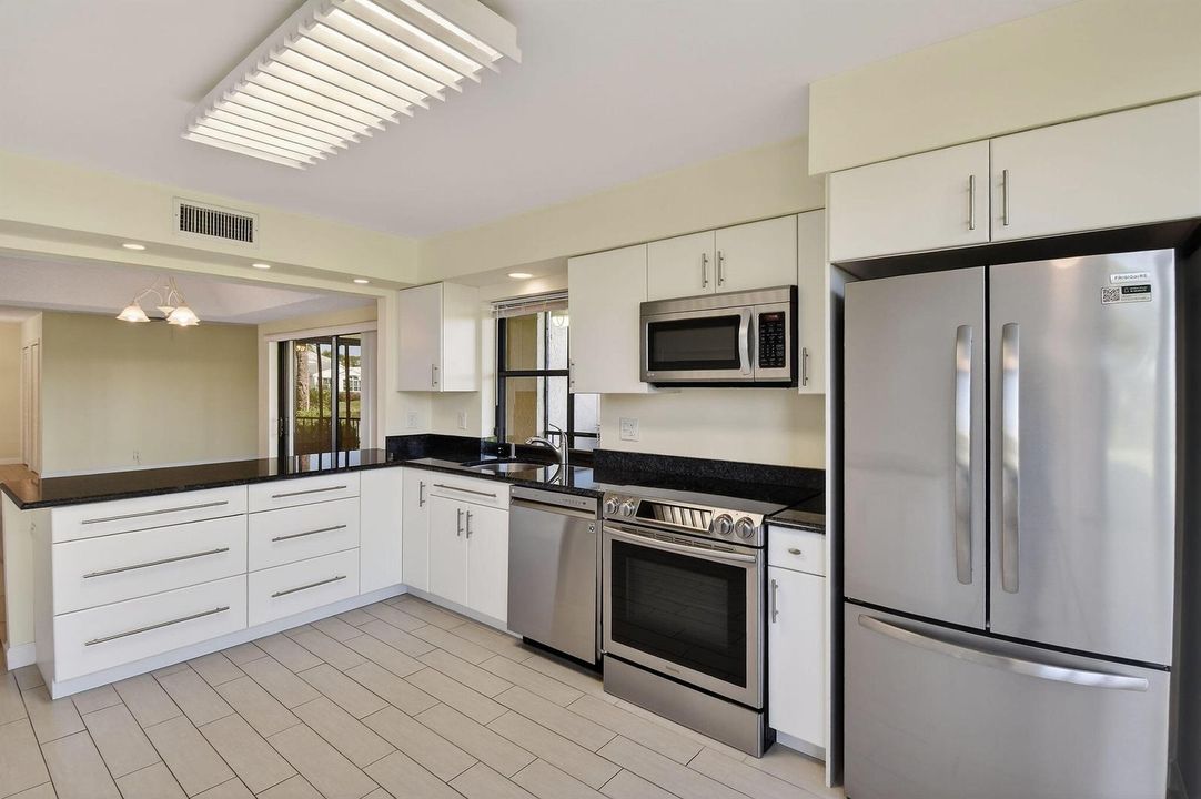 17081WaterbendDr#128(16) - Kitchen