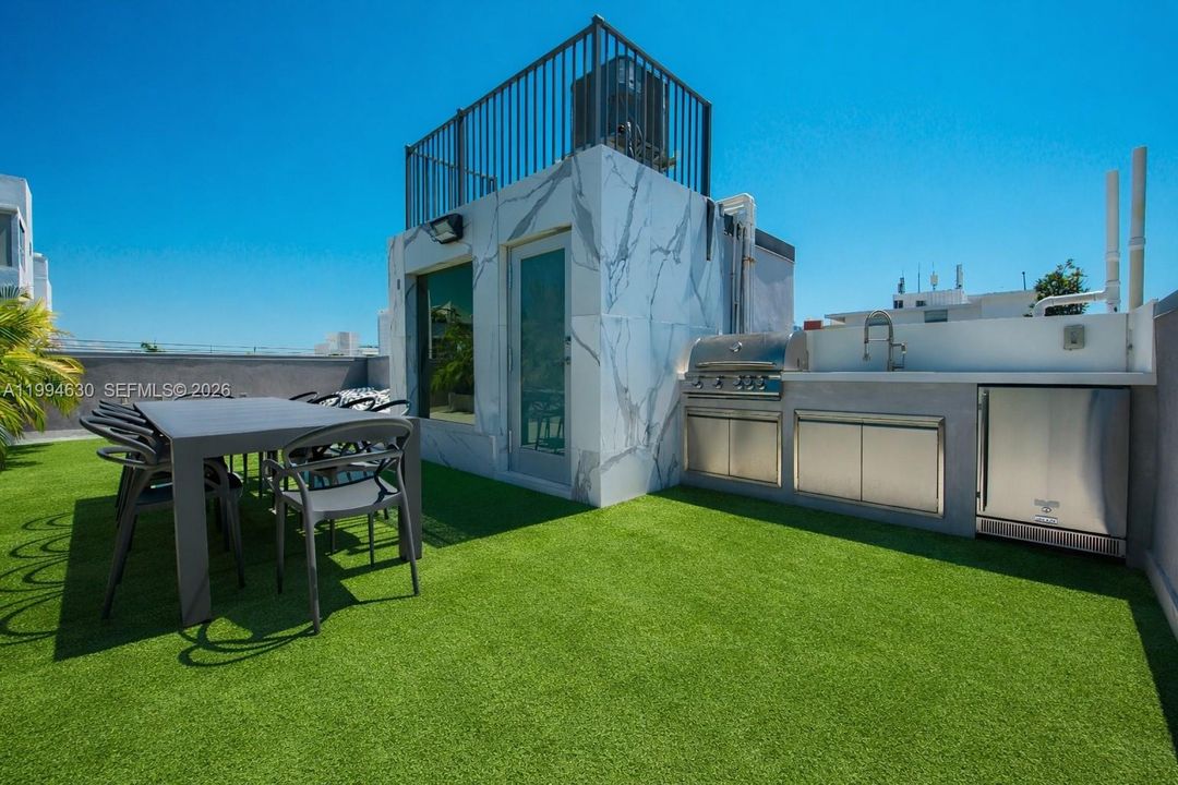 En Venta: $2,500,000 (3 camas, 3 baños, 1574 Pies cuadrados)