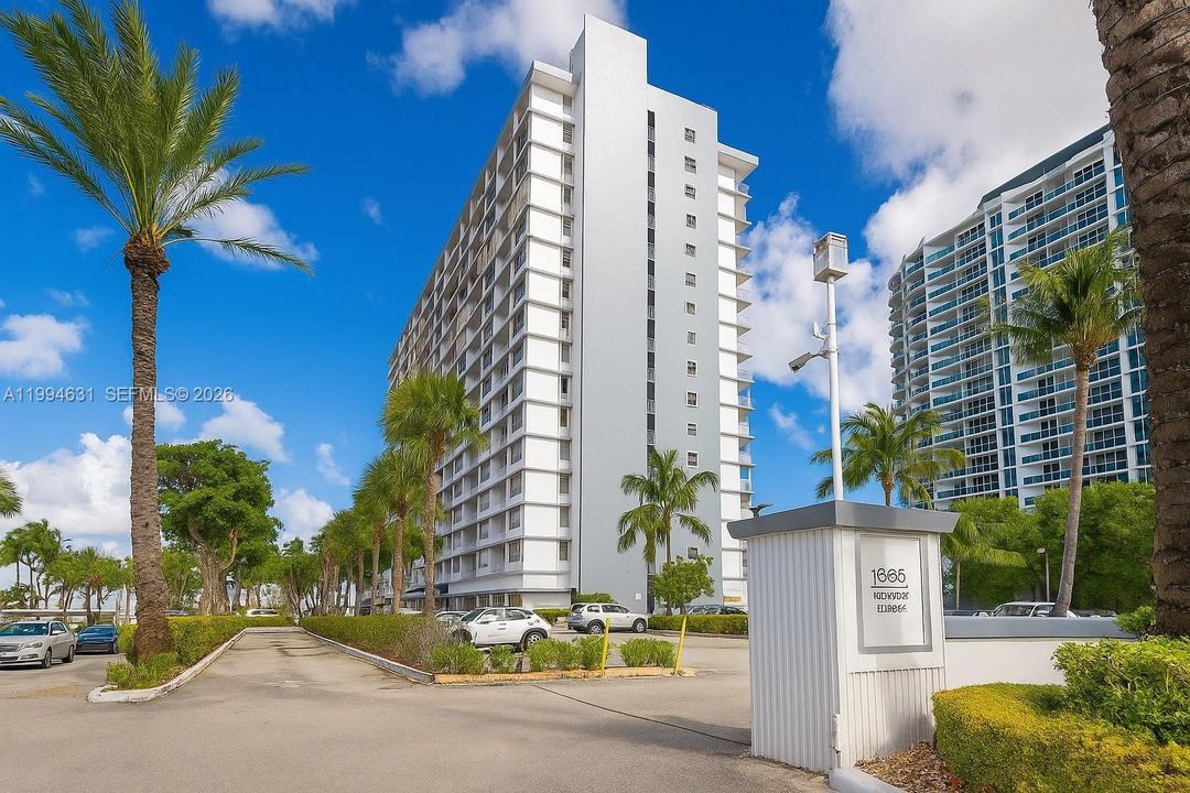 For Sale: $230,000 (0 beds, 1 baths, 577 Square Feet)